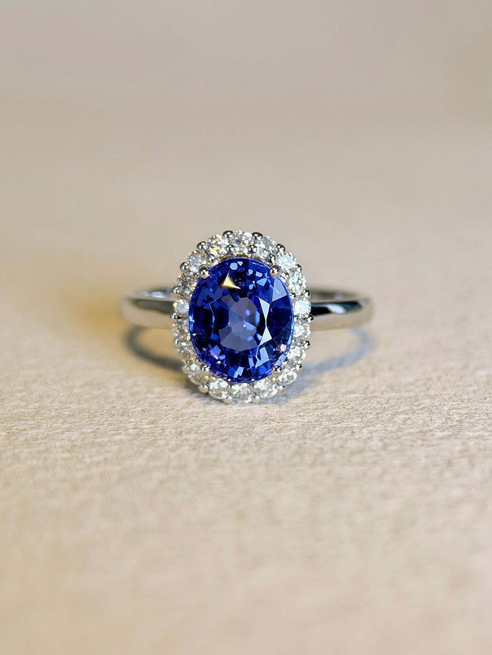18k White Gold Tanzanite Ring - 2