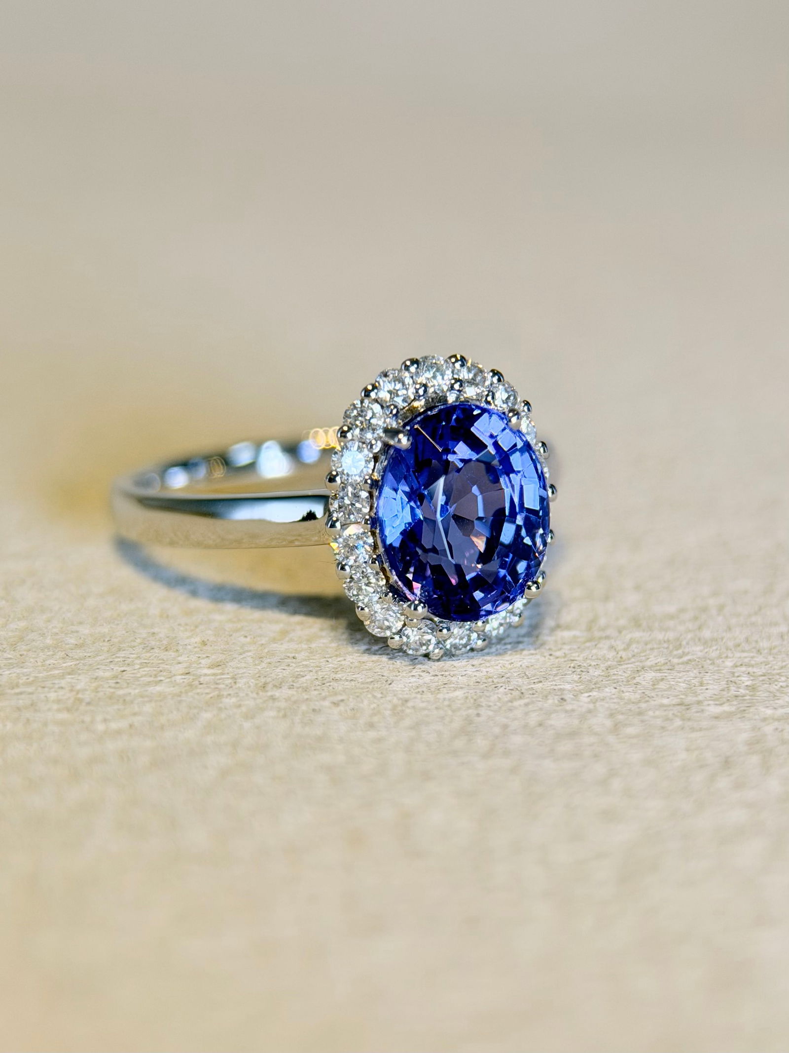 18k White Gold Tanzanite Ring - 3