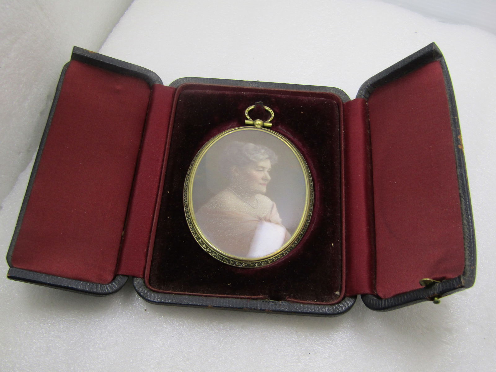 Antique Hinged Leather Easel Photo Display With Photo, 6" X 4.5". Early 1900's - 6