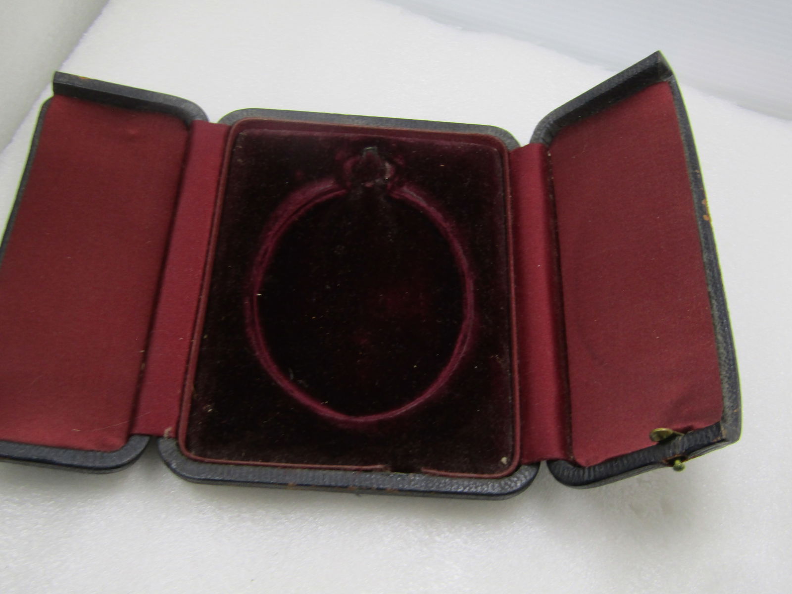 Antique Hinged Leather Easel Photo Display With Photo, 6" X 4.5". Early 1900's - 8