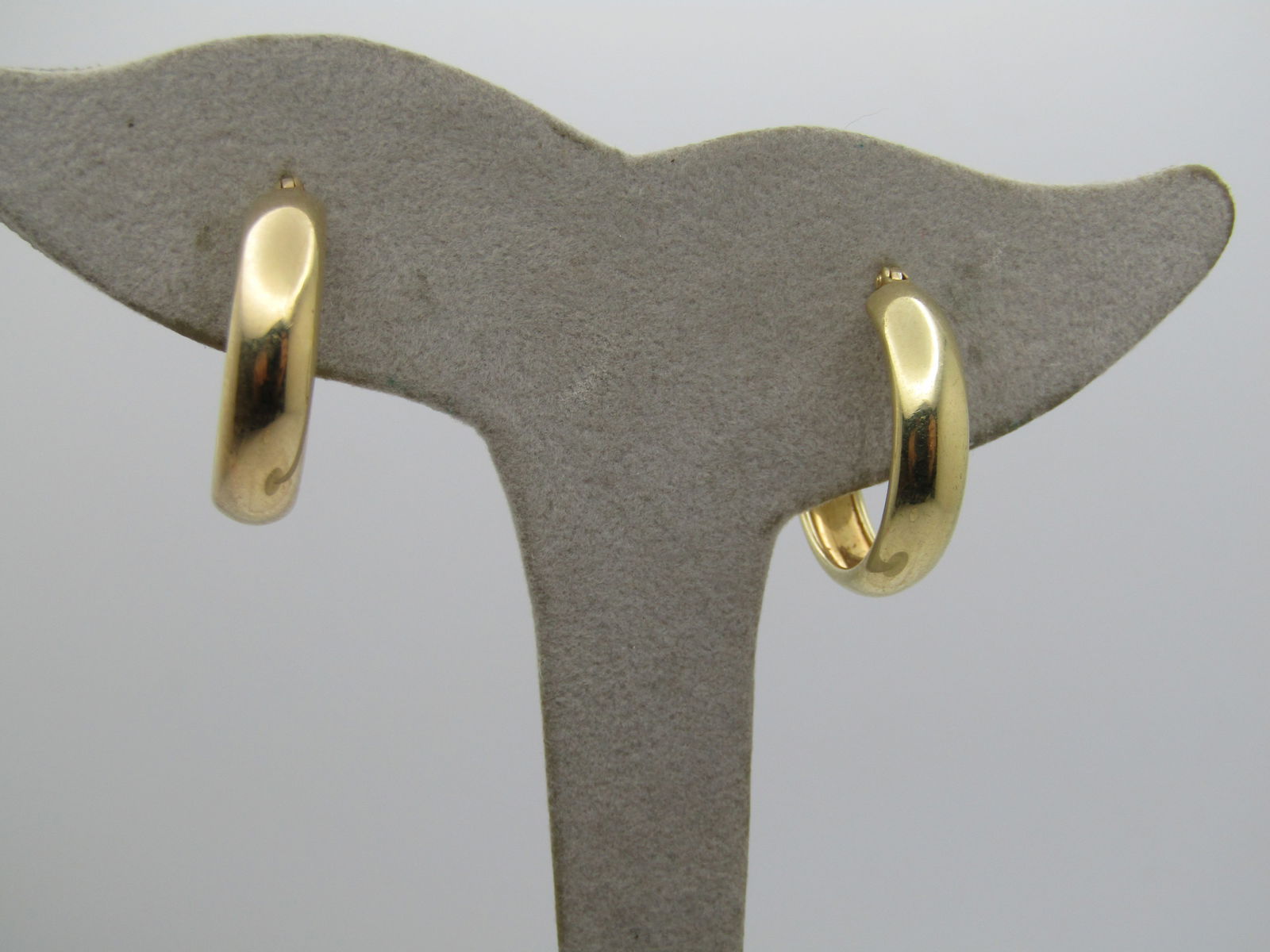 Vintage Sterling Vermeil Hoop Earrings, Pierced, 7/8", Signed, 1980's-1990's: Vintage Sterling Vermeil Hoop Earrings, Pierced, 7/8", Signed TGGC, 1980's-1990's. They have hinged locking posts and are a rounded hoop that is appx. 5mm wide. They are marked .925 and test as sterli