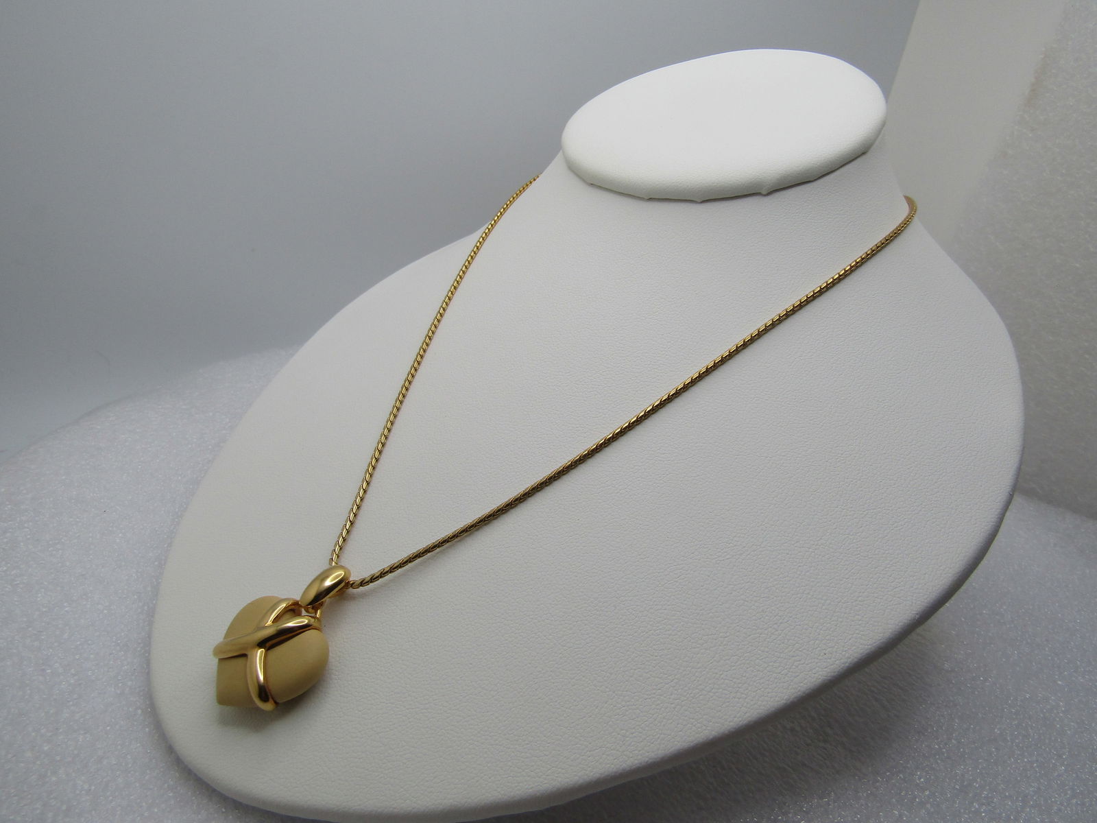 Vintage Wedgwood Wrapped Heart Necklace, 18" Original Box, Chelsea Collection, 1990's - 5