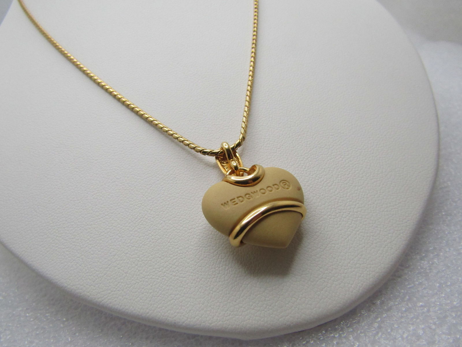 Vintage Wedgwood Wrapped Heart Necklace, 18" Original Box, Chelsea Collection, 1990's - 7