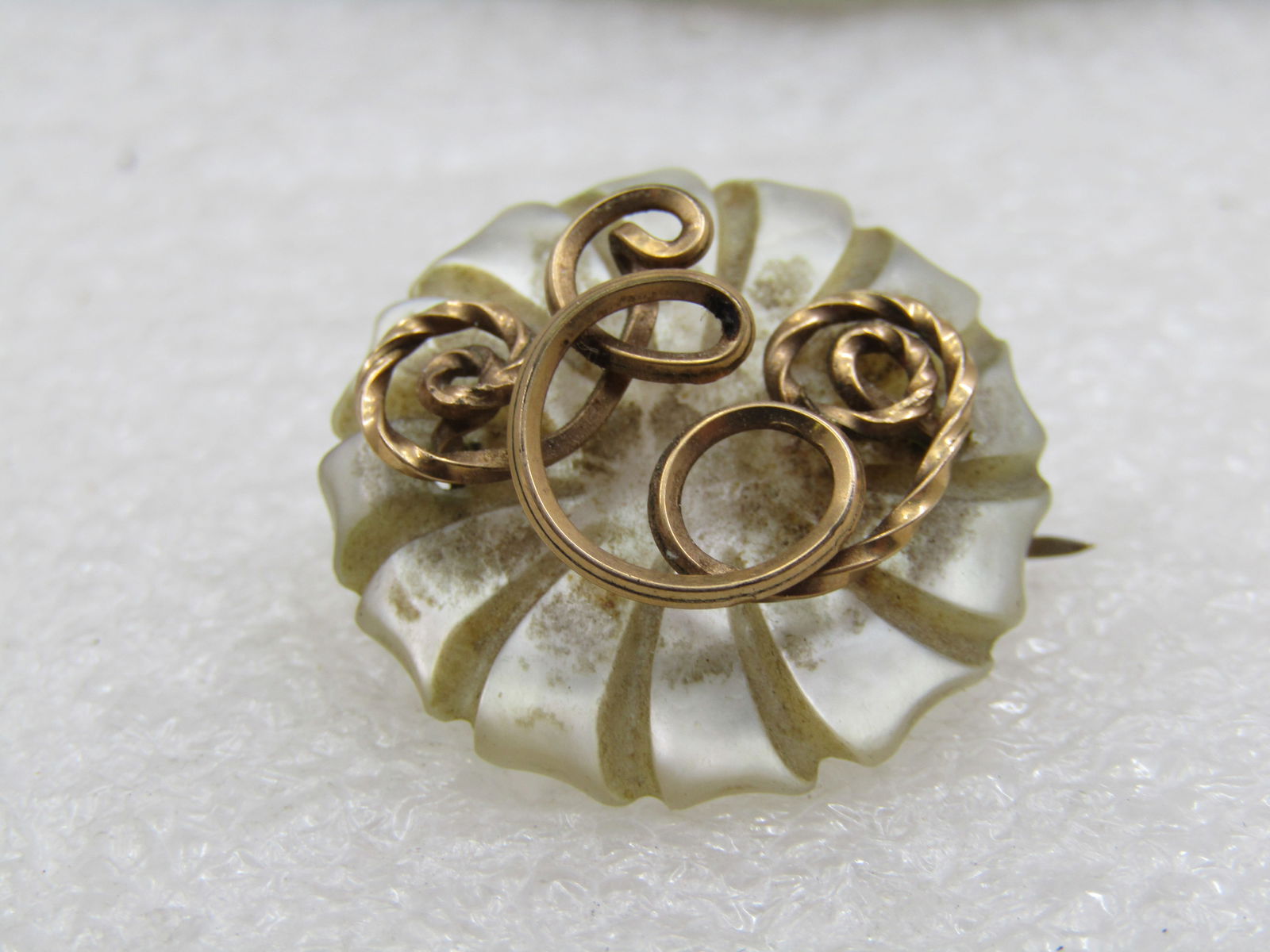 Vintage Carved Mother-of-Pearl Initial E Brooch - 3