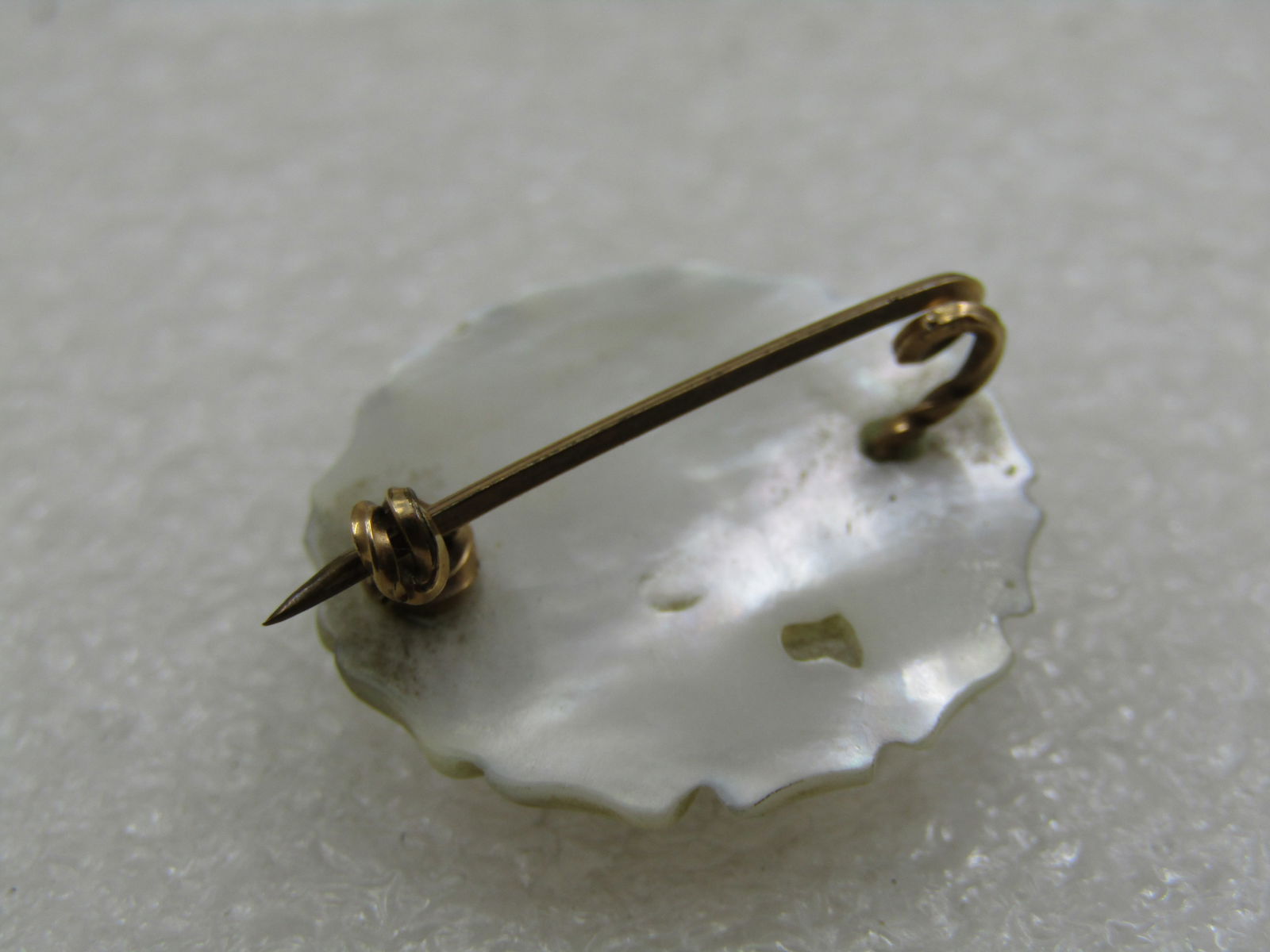 Vintage Carved Mother-of-Pearl Initial E Brooch - 4