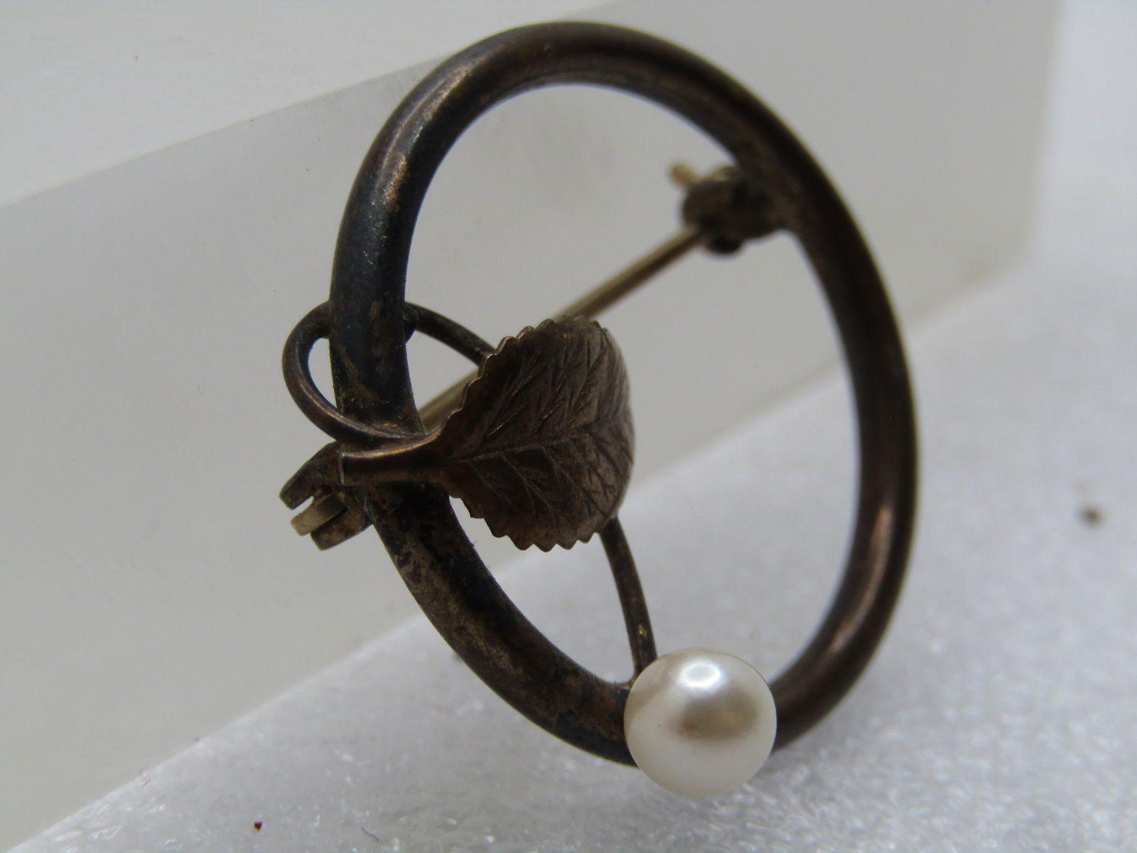 Vintage 14kt GF Faux Pearl Leaf Brooch, Circle, Signed DCE, 1960's - 3