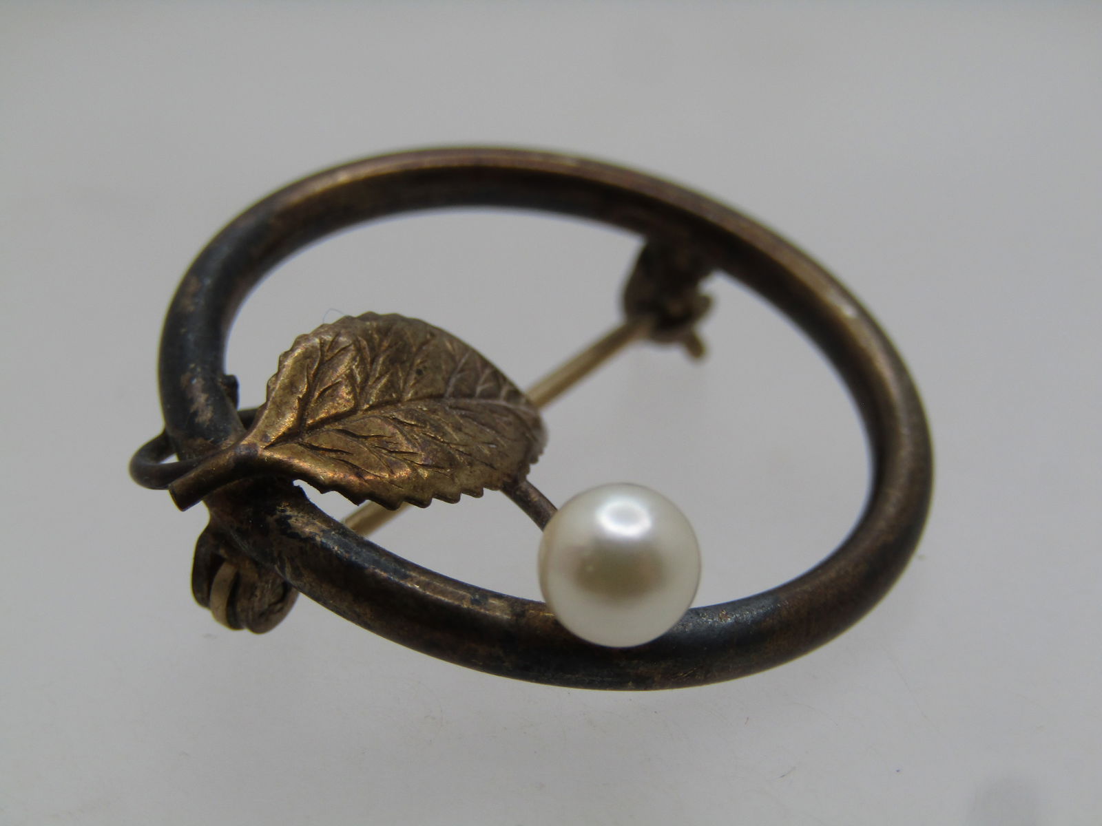 Vintage 14kt GF Faux Pearl Leaf Brooch, Circle, Signed DCE, 1960's - 6