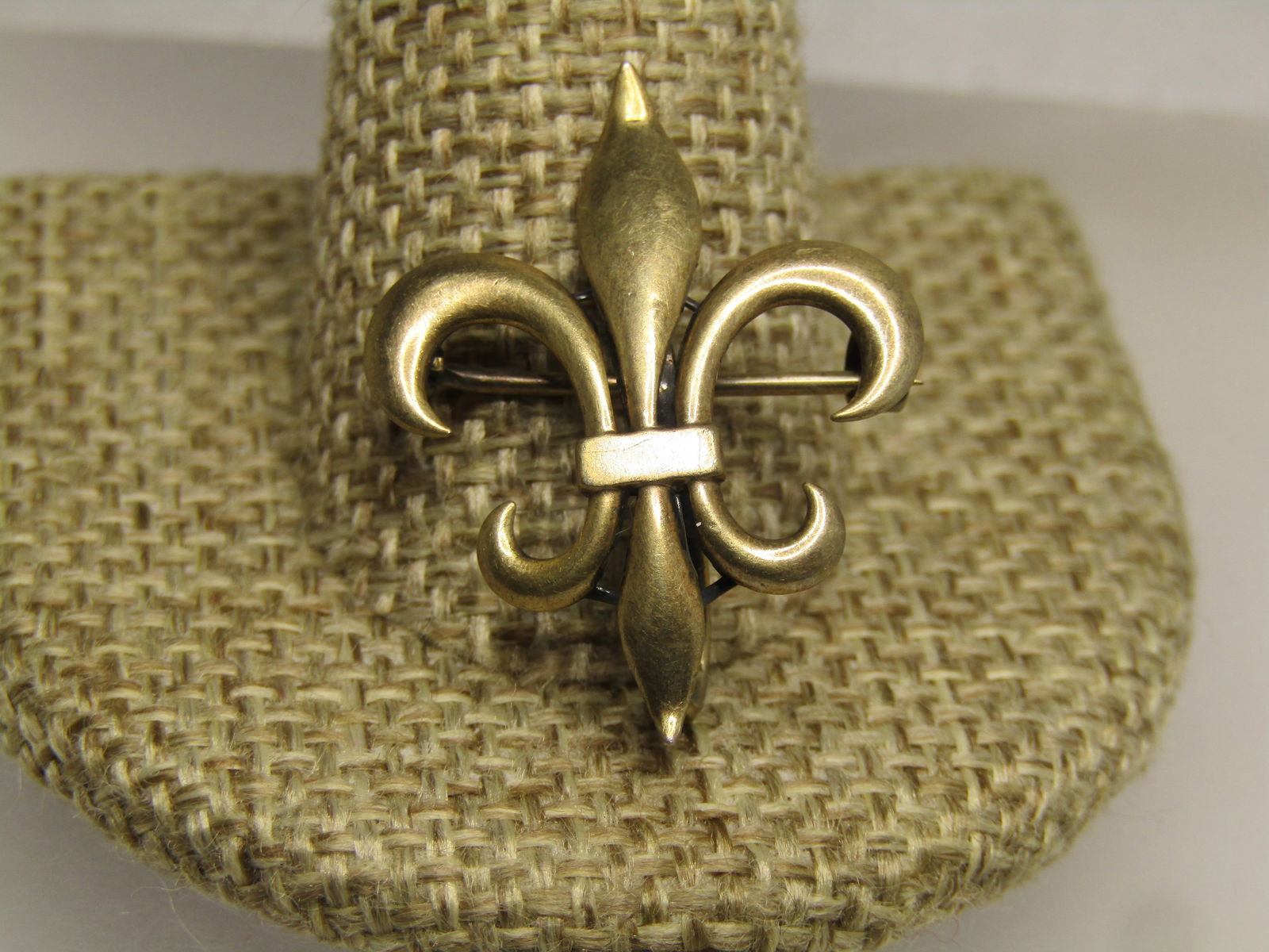 Vintage Sterling Vermeil Fleur-de-Lis Pocket Watch Brooch, C-Clasp, 1920's-1930's: Vintage Sterling Vermeil Fleur-de-Lis Pocket Watch Brooch, C-Clasp, 1920's-1930's. Weight is appx. 2.29 grams. It is marked sterling but not signed. 1" by 1" with c-clasp and the hook to hold