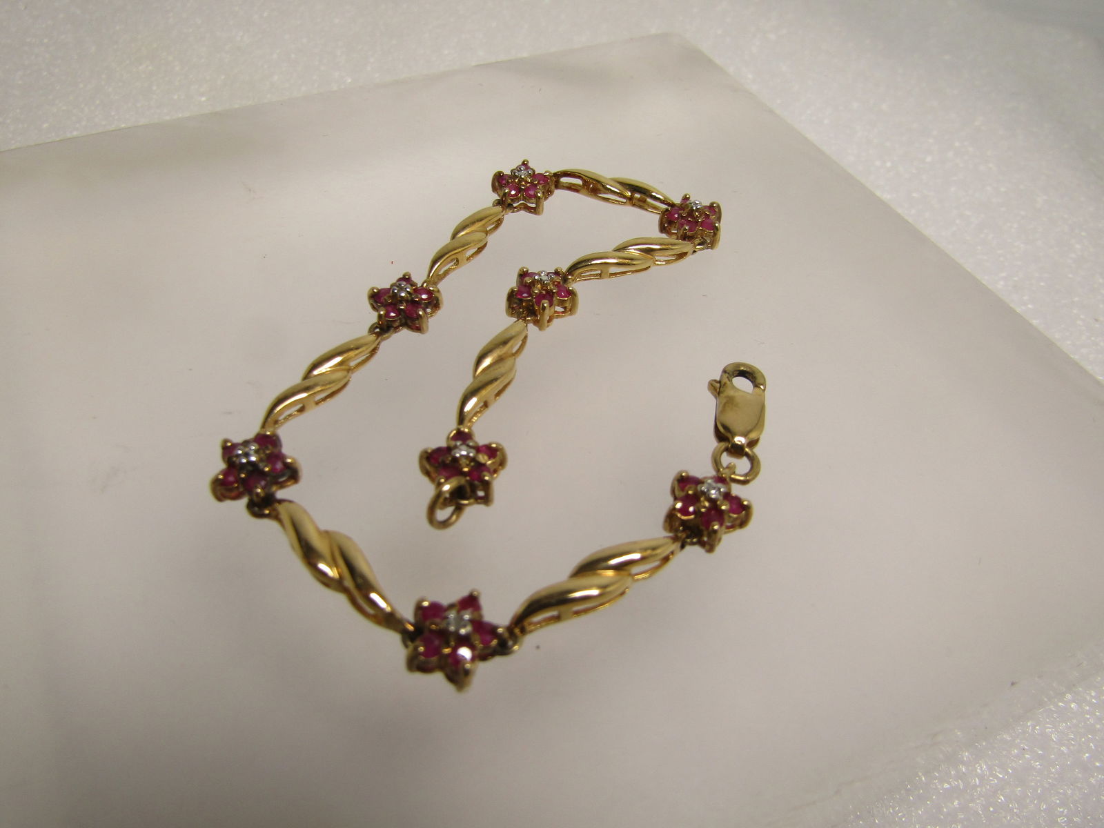 Vintage Scrolled 12kt GF Horseshoe Brooch, 1960's-1970's, Signed 2 Winard. This is appx. 1-7/8" by - 2