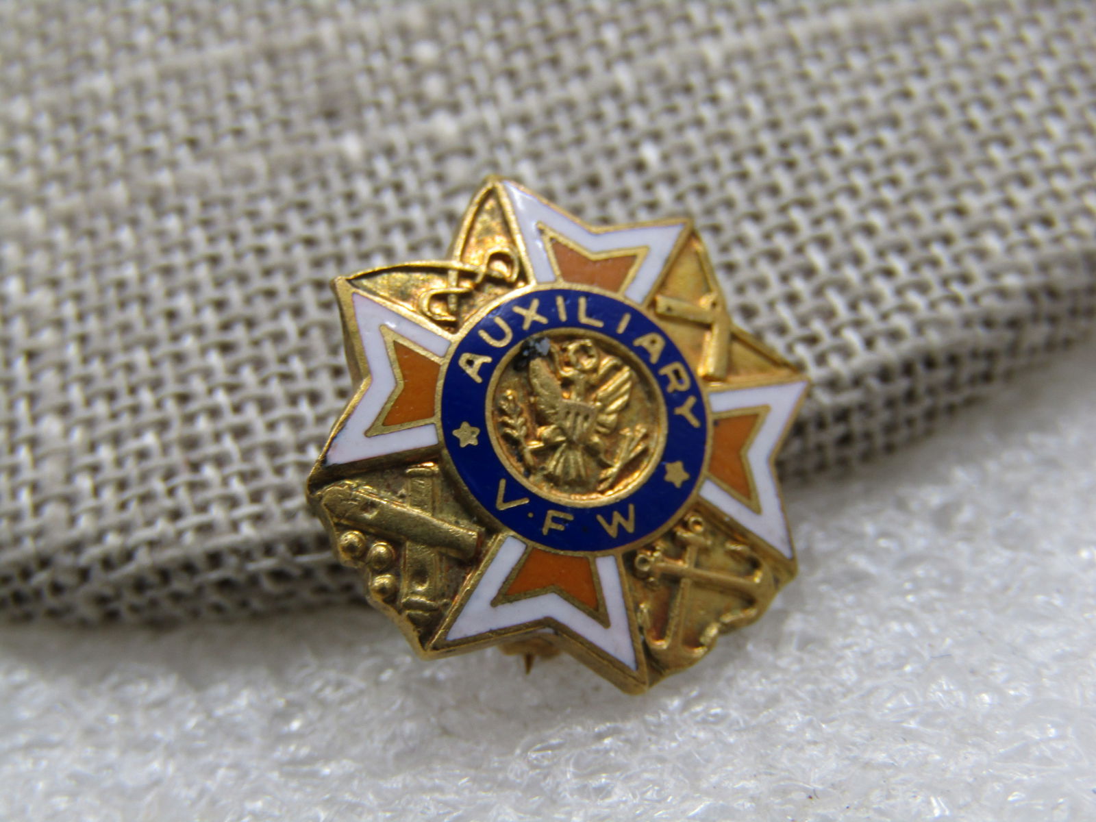 Vintage VFW Auxilliary Maltese Cross Brooch, Enameled - 2