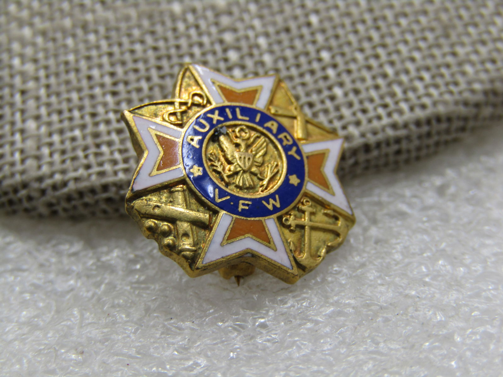 Vintage VFW Auxilliary Maltese Cross Brooch, Enameled - 3