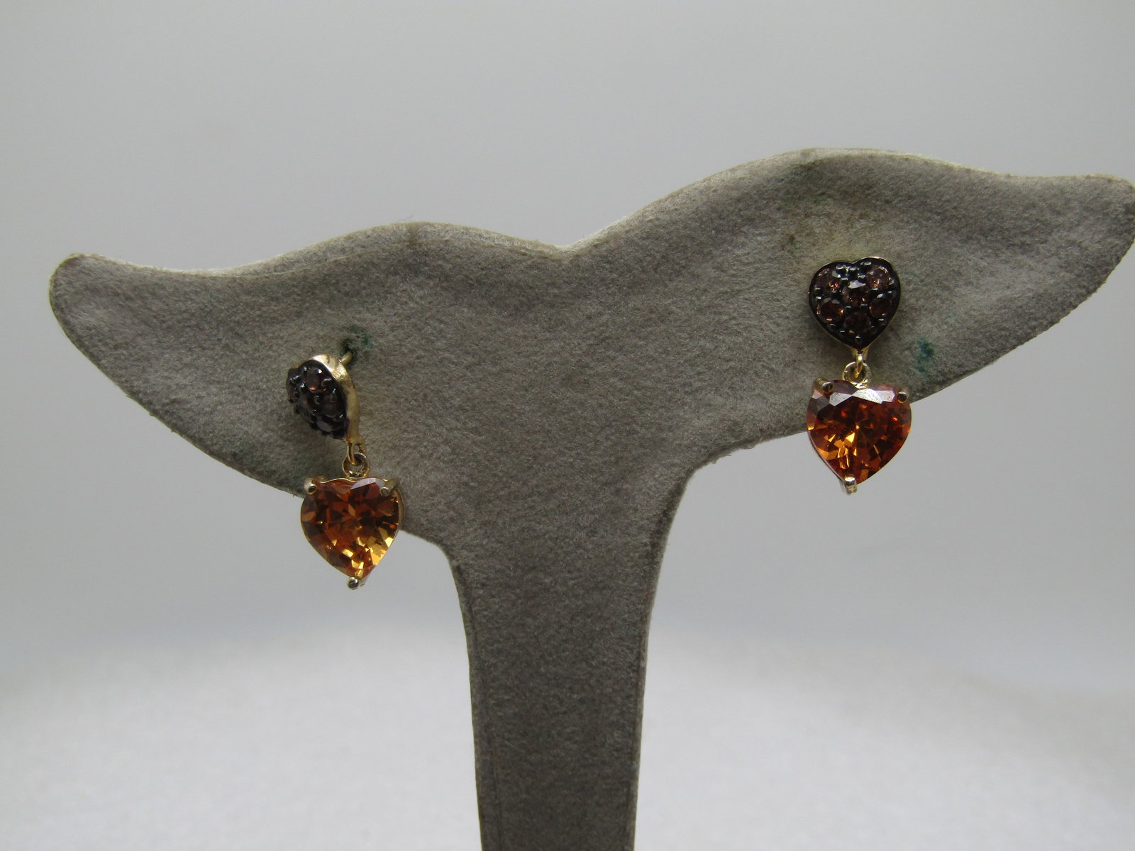 Vintage Hearts Champagne & Orange Earrings, Pierced, Rhinestone, Signed, 1990's: Vintage Hearts Champagne & Orange Earrings, Pierced, Rhinestone, Signed, 1990's. This has a black metal heart stud on top with champagne colored small rhinestones set in the heart which is appx.