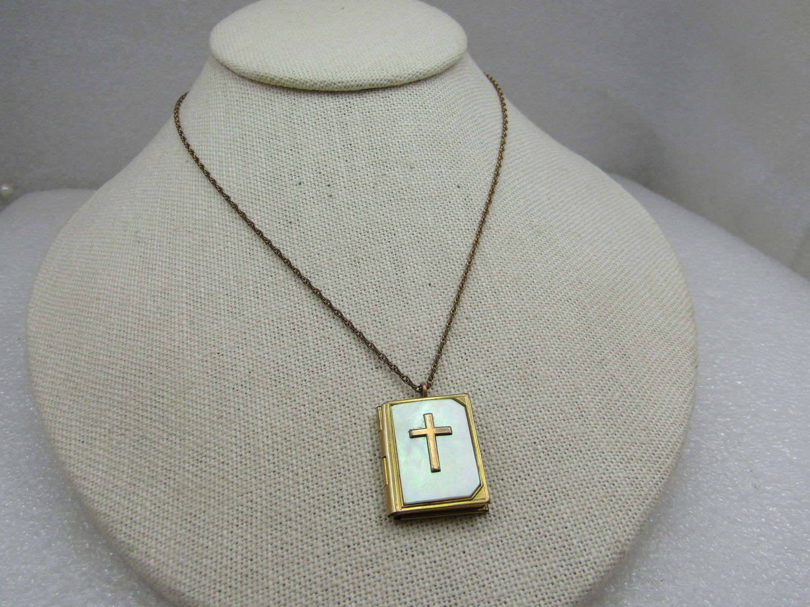 Vintage 12kt G.F. MOP Cross Locket Necklace, 20", 1940's-1950's. 20" Twisted rop chain that is appx. - 2