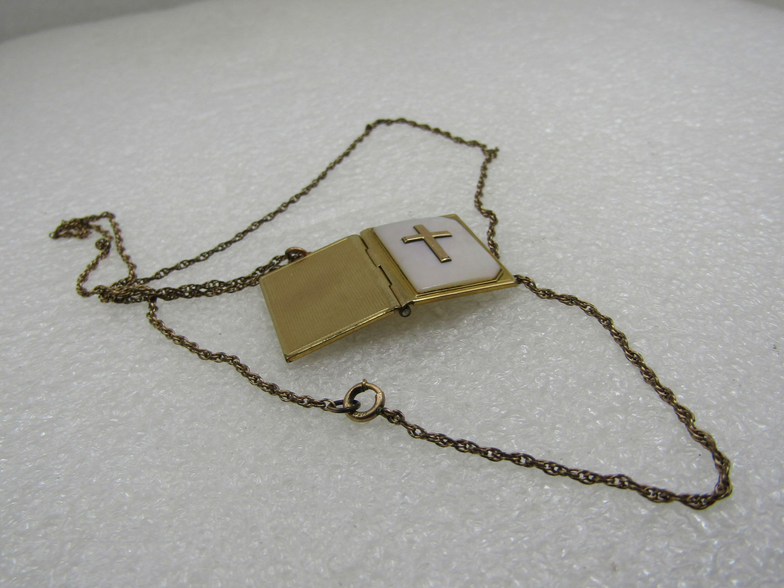 Vintage 12kt G.F. MOP Cross Locket Necklace, 20", 1940's-1950's. 20" Twisted rop chain that is appx. - 6