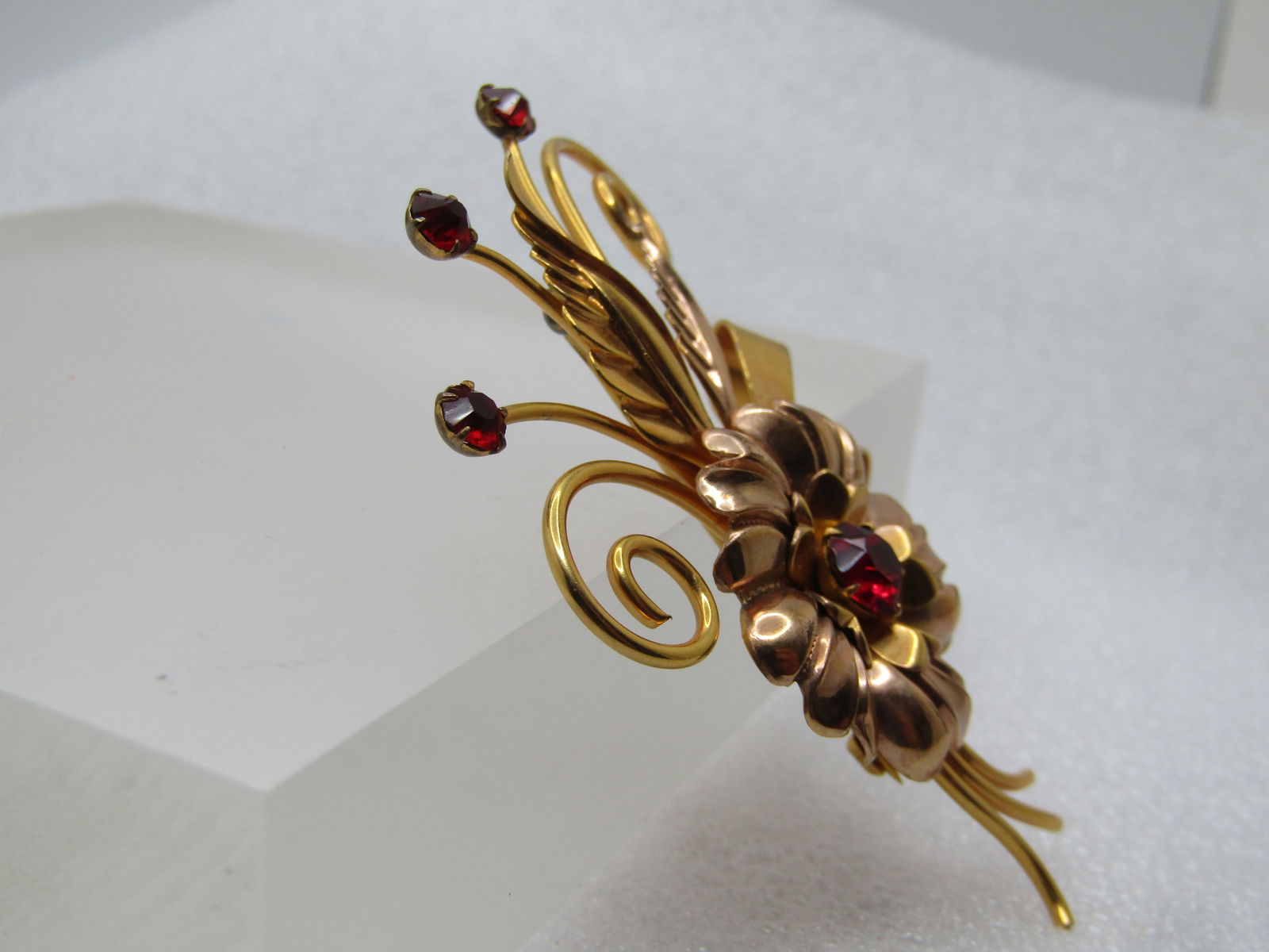 Vintage 12kt GF Floral Brooch, Red Rhienstones, 1940's - 3