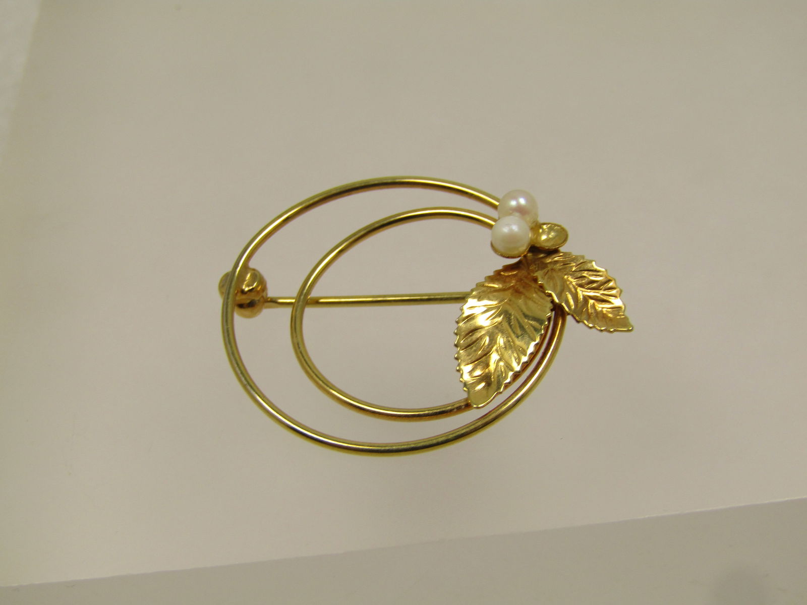 Vintage 12kt GF Faux Pearl Brooch, Leaf Accents, Signed Carla, 1960's - 5