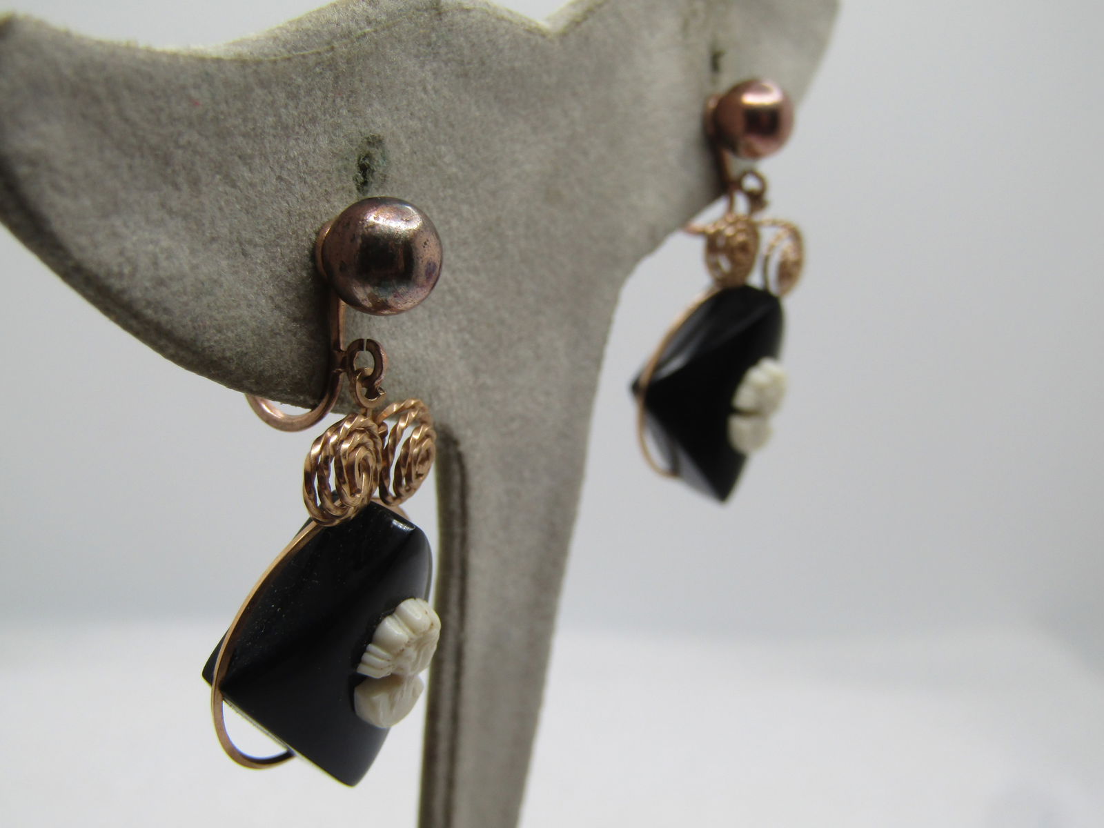 Vintage 10kt G.F. Cameo Earrings, Screwback Drop, 1960's - 3