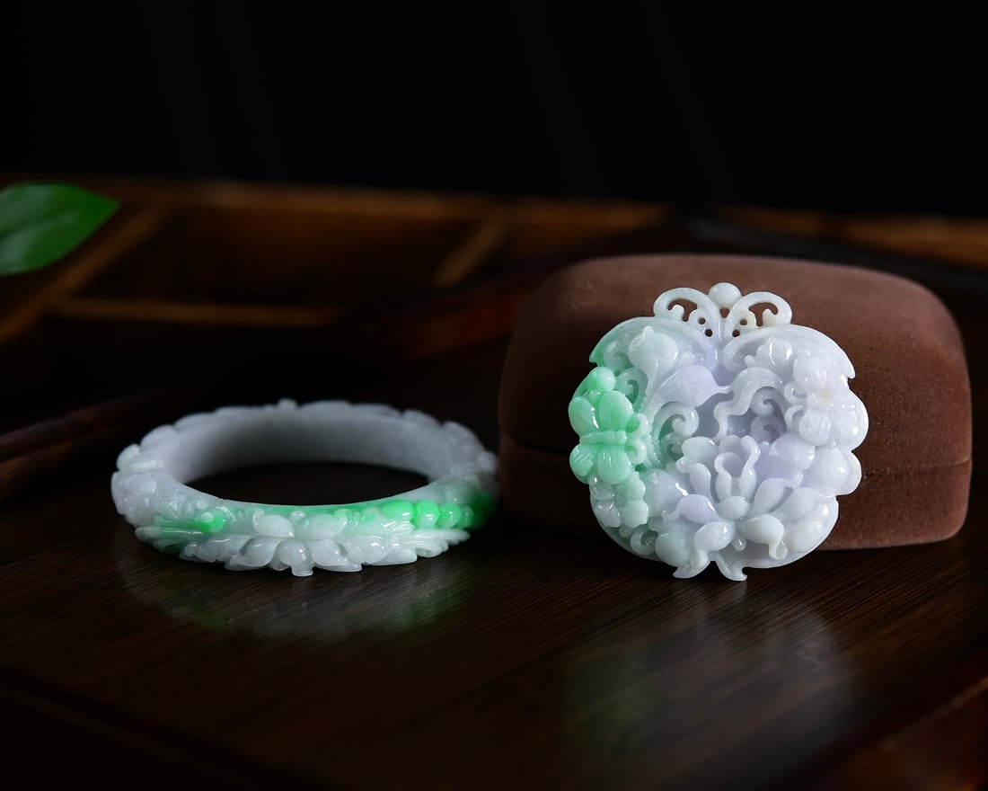 A Set Natural Jadeite Pendant & Bracelet with Certificate (1 of 9)