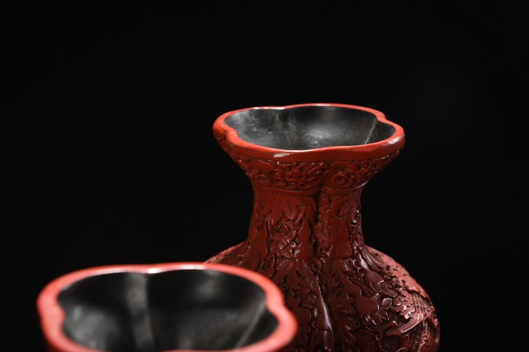 A Pair Chinese Red Lacquerware Vase - 4