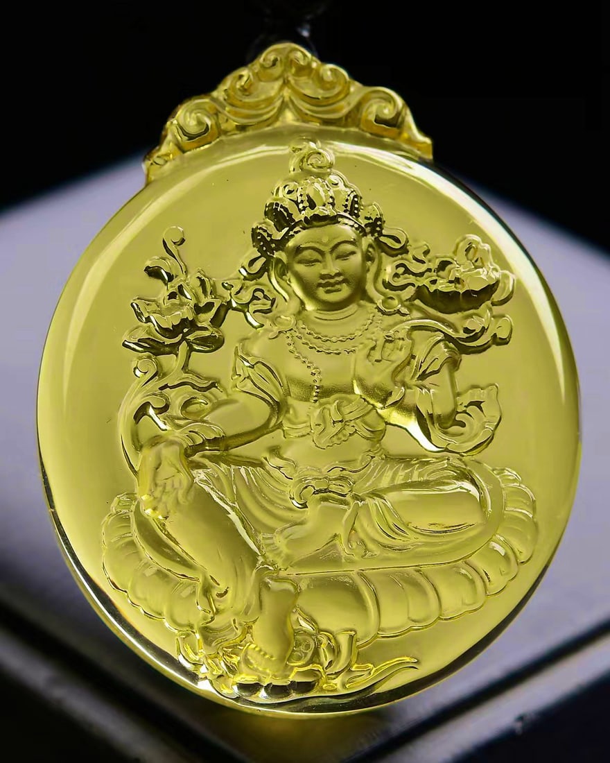Natural Yellow Crystal Kwan-yin Pendant with Certificate: Title: Natural Yellow Crystal Kwan-yin Pendant with Certificate Origin: Chinese Date/Period: After2020 Materials: Yellow Crystal Dimensions: 57x47x17(mm) 2.24x1.85x0.67(inches) Weight 0.18 lbs/80.9g