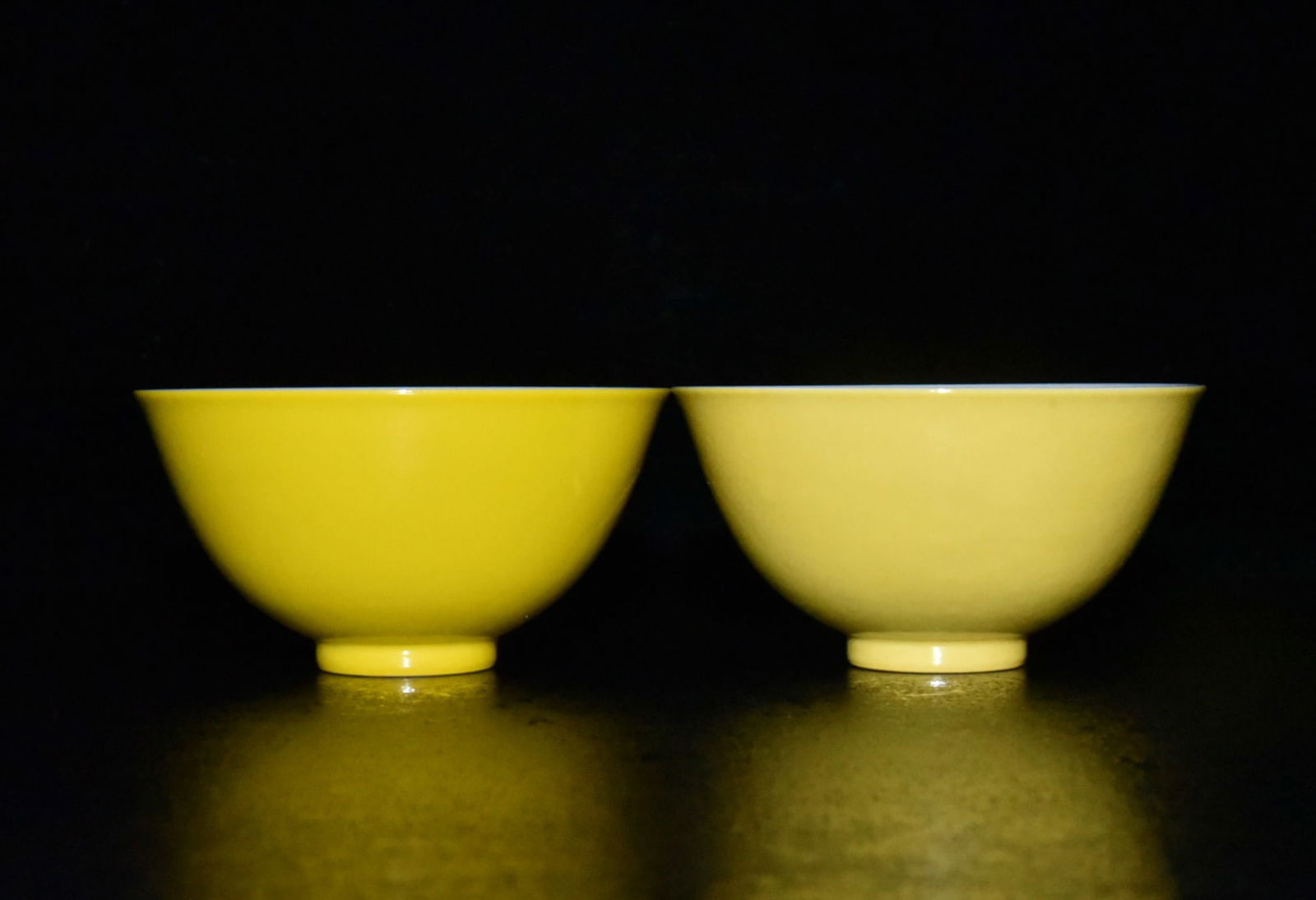 A Pair Chinese Yellow Ground Blue and White Porcelain Bowl - 3