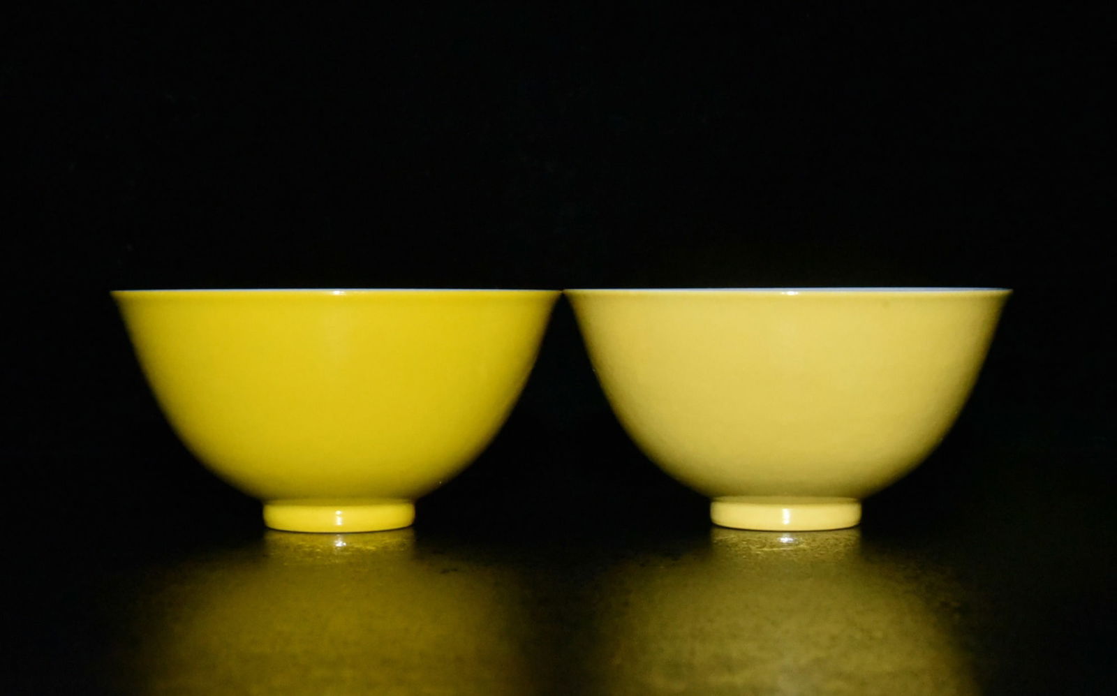 A Pair Chinese Yellow Ground Blue and White Porcelain Bowl - 4