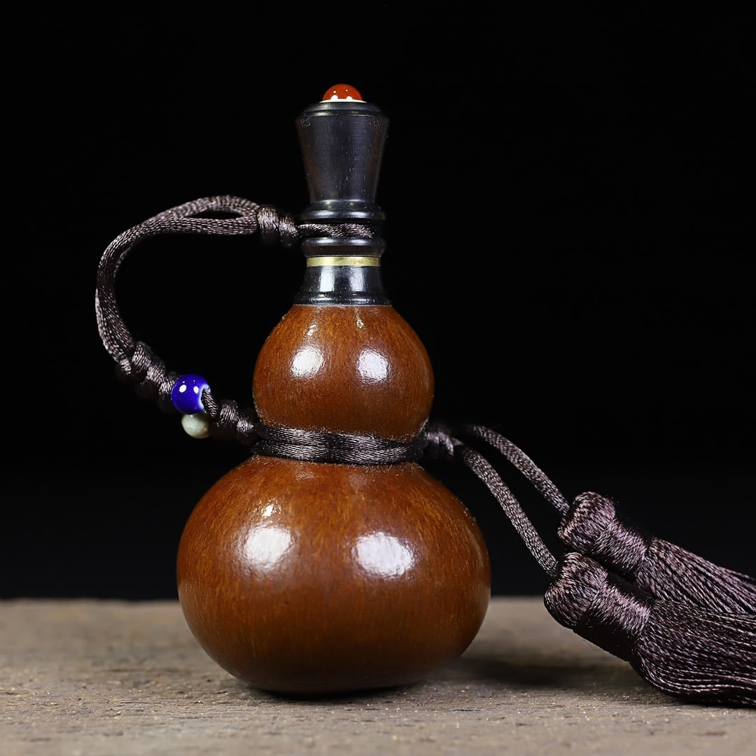 Old Gourd Pendant (1 of 9)