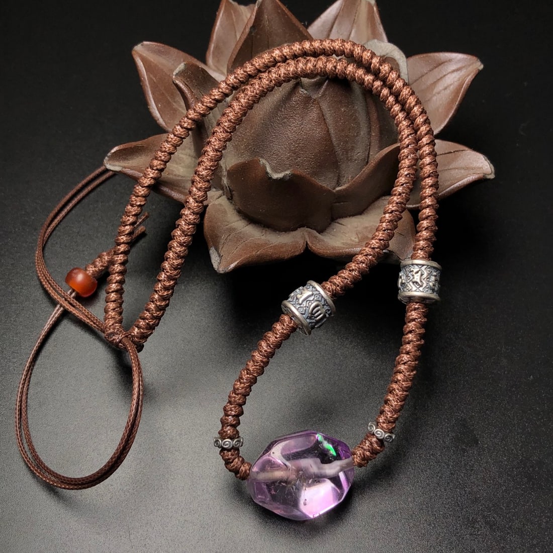 Hand knitting Natural Amethyst & Silver Necklace: Title: Hand knitting Natural Amethyst & Silver Necklace Origin: Chinese Date/Period: After2000 Materials: Amethyst,Silver Dimensions: 23x17(mm) 0.91x0.66(inches) Reserve: $99.00 Shipping: Domesti