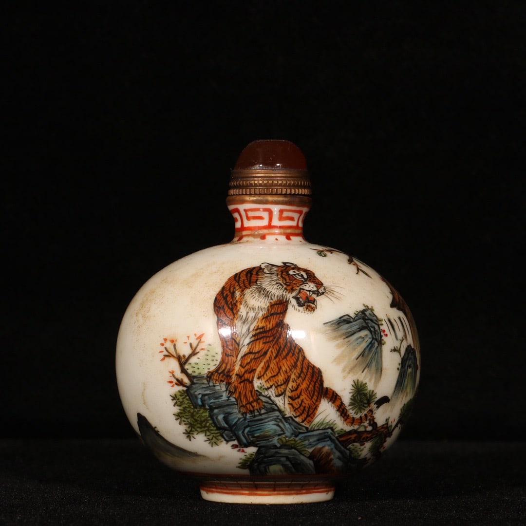 Old Chinese Famille Rose Tiger Design Porcelain Snuff Bottle (1 of 9)