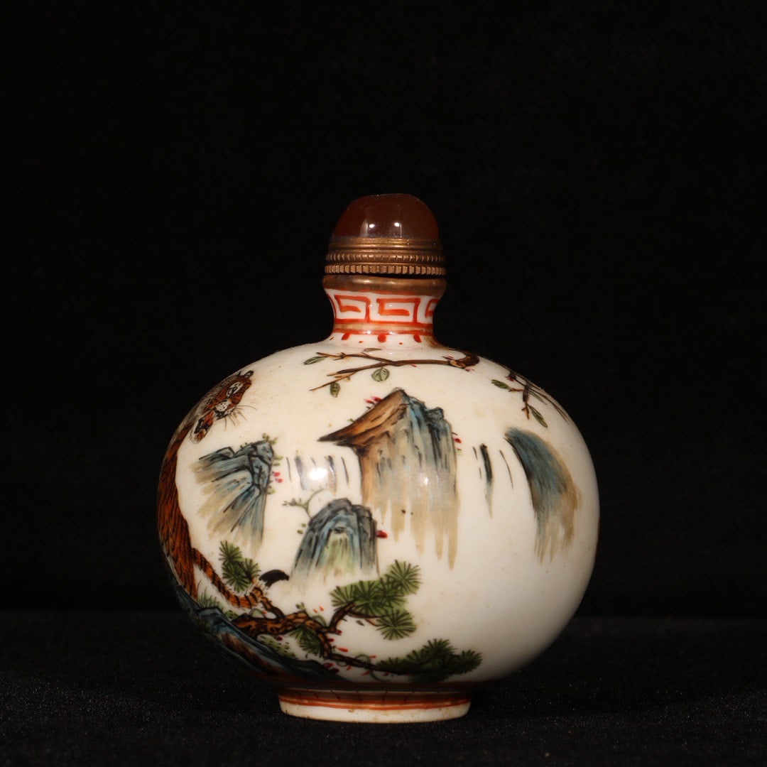 Old Chinese Famille Rose Tiger Design Porcelain Snuff Bottle - 4