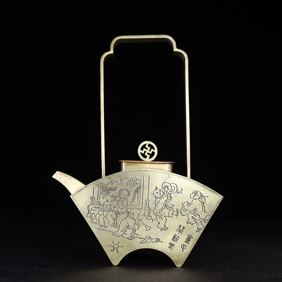 Chinese White Copper Handle Wine Pot: Title: Chinese White Copper Handle Wine Pot Origin: Chinese Date/Period: After1910 Materials: White Copper Dimensions: 218x160x53(mm) 8.58x6.30x2.09(inches) Weight 1.10 lbs/500g Reserve: $199.00 Shipp