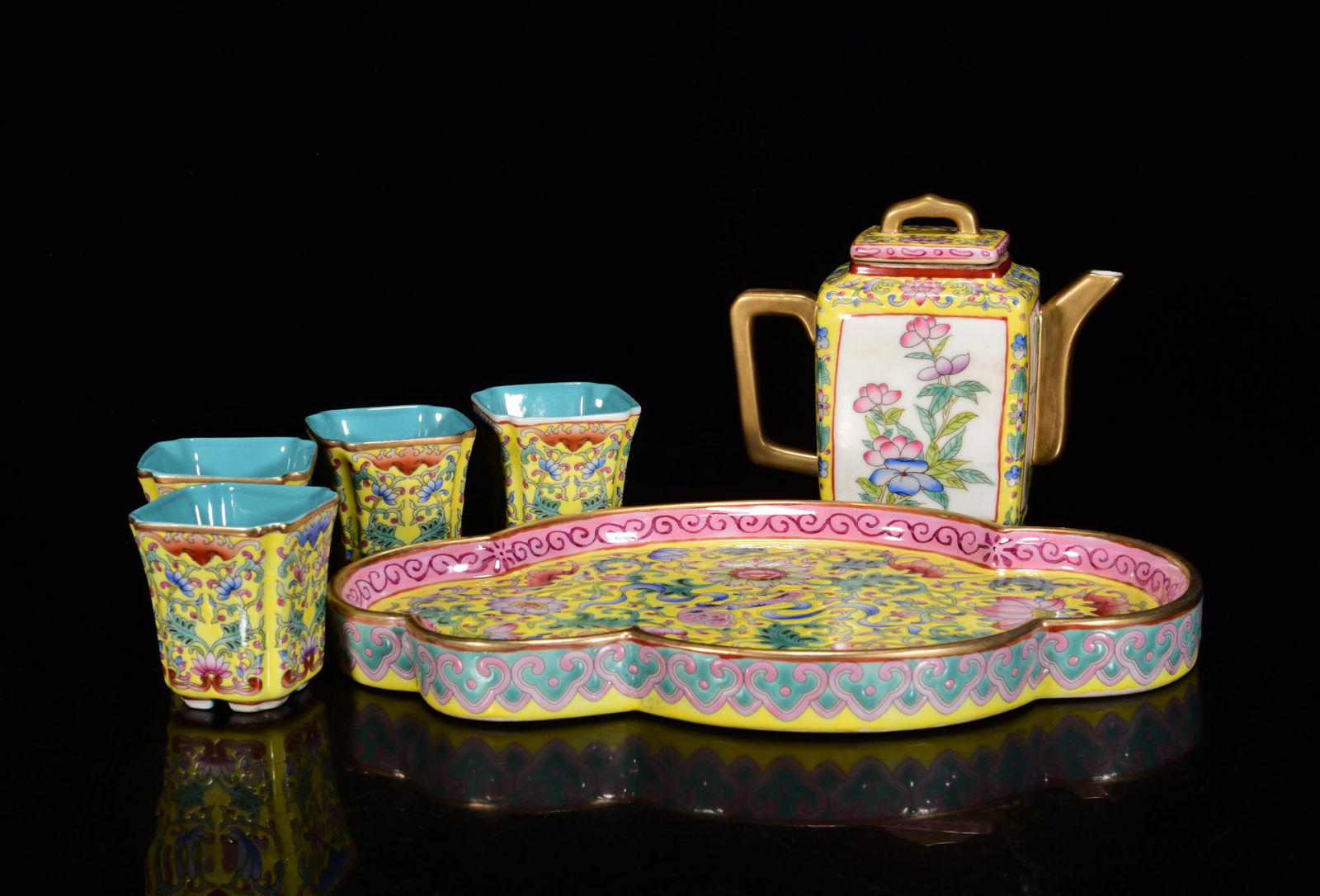 A Set Chinese Gilt Gold Yellow Ground Famille Rose Porcelain Teapot,Cup,tea tray - 2