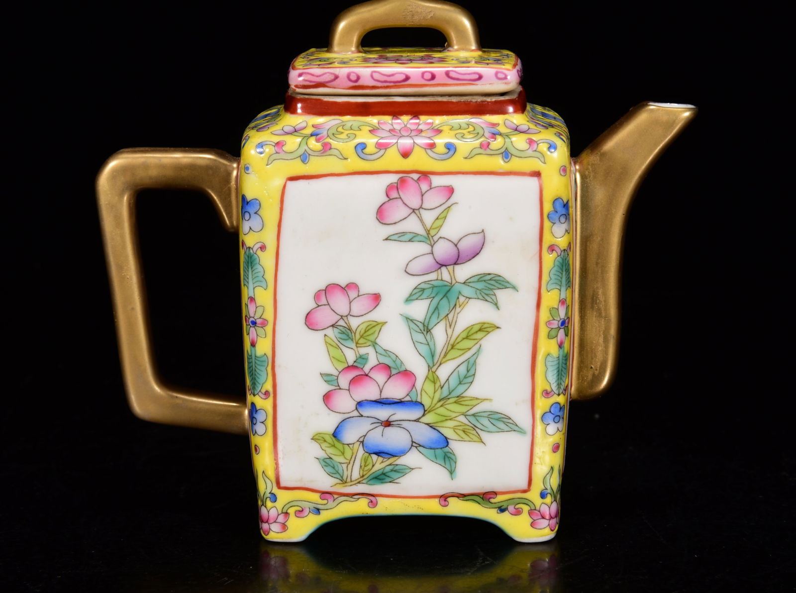 A Set Chinese Gilt Gold Yellow Ground Famille Rose Porcelain Teapot,Cup,tea tray - 3