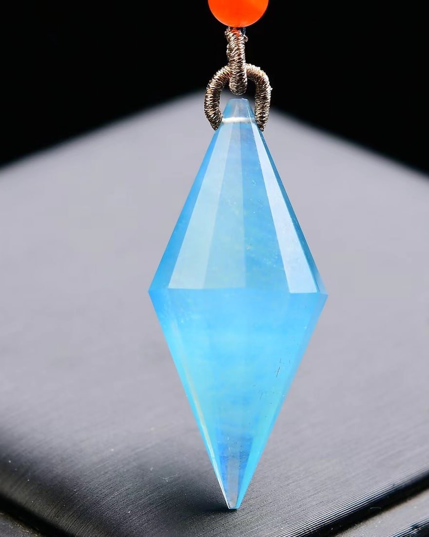 Natural Aquamarine Pendant with Certificate: Title: Natural Aquamarine Pendant with Certificate Origin: Chinese Date/Period: After2020 Materials: Aquamarine Dimensions: 42x18x18(mm) 1.65x0.71x0.71(inches) Weight 0.03 lbs/13.5g Reserve: