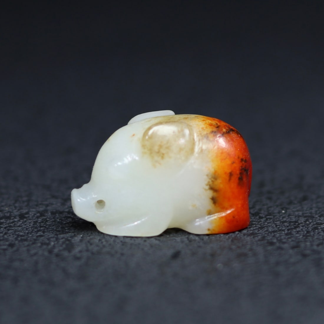 Old Chinese Hetian Jade Pig Pendant: Title: Old Chinese Hetian Jade Pig Pendant Origin: Chinese Date/Period: After1900 Materials: Hetian Jade Dimensions: 30x15x18(mm) 1.18x0.59x0.71(inches) Weight 0.03 lbs/15.1g Reserve: $199.00 Shippin