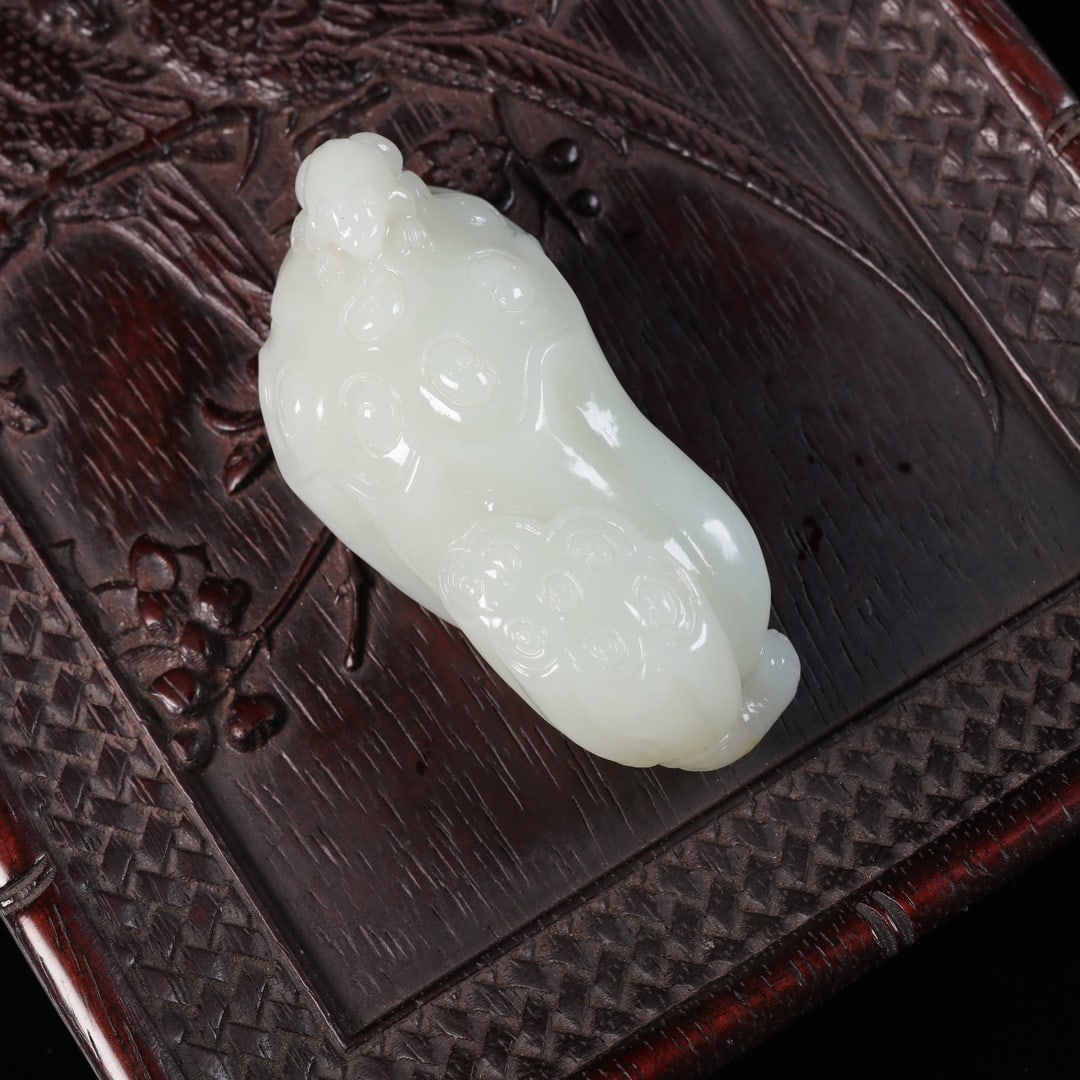 Chinese Hetian Jade Carved Lotus Pod & Frog Pendant - 5