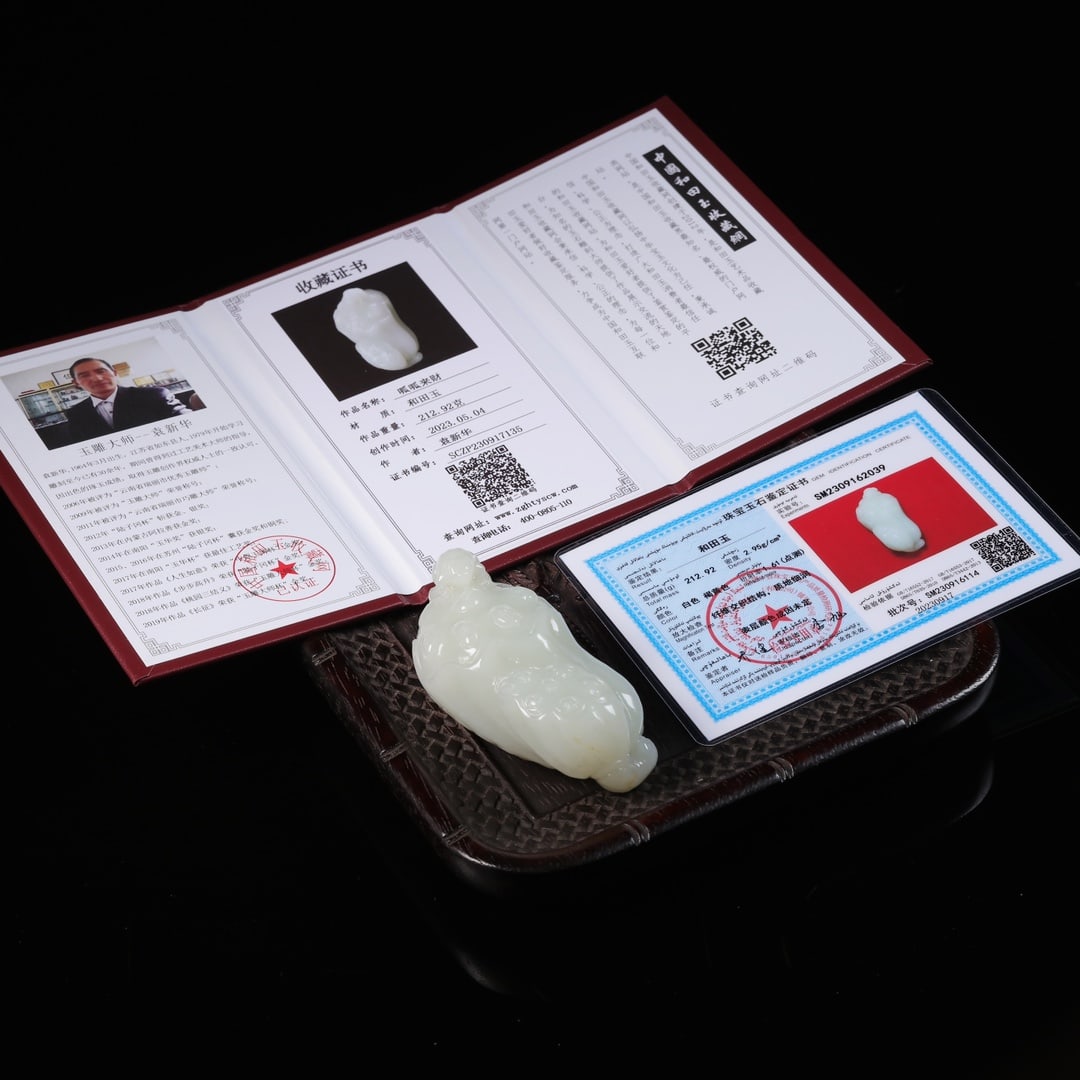 Chinese Hetian Jade Carved Lotus Pod & Frog Pendant - 6