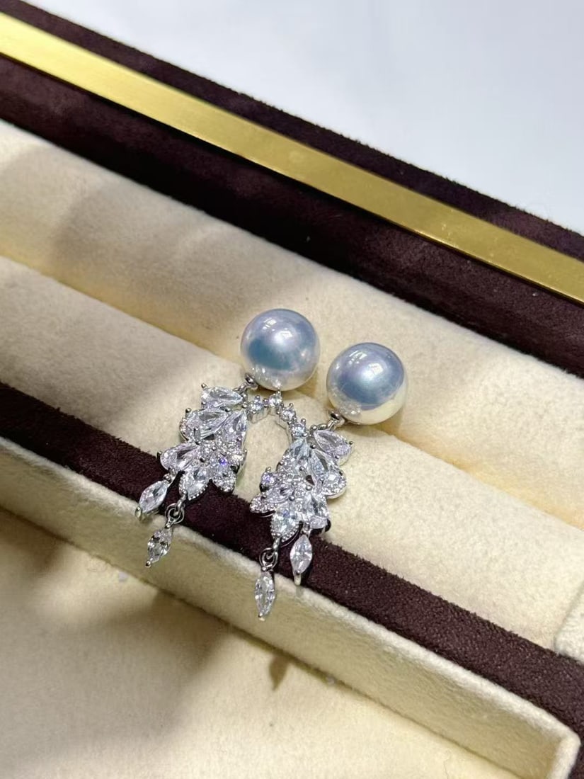 A Pair Beautiful Pearl Earrings - 2