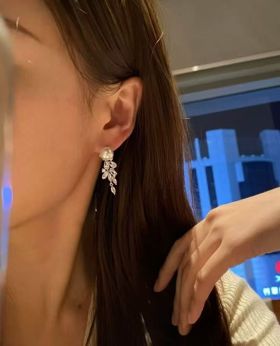 A Pair Beautiful Pearl Earrings - 5