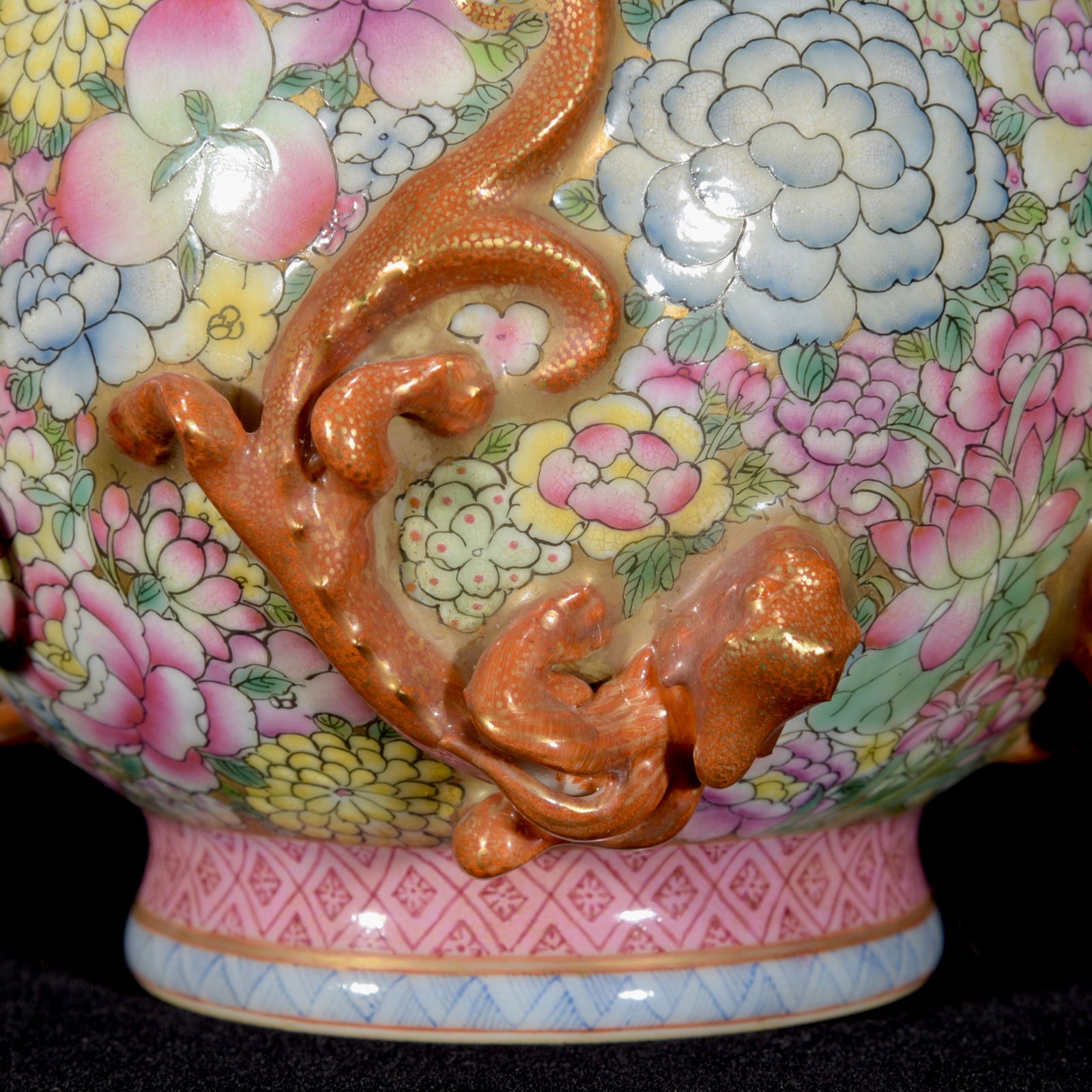 Chinese Qing Dynasty Gilt Edge Famille Rose High Relief Dragon Porcelain Pot - 6