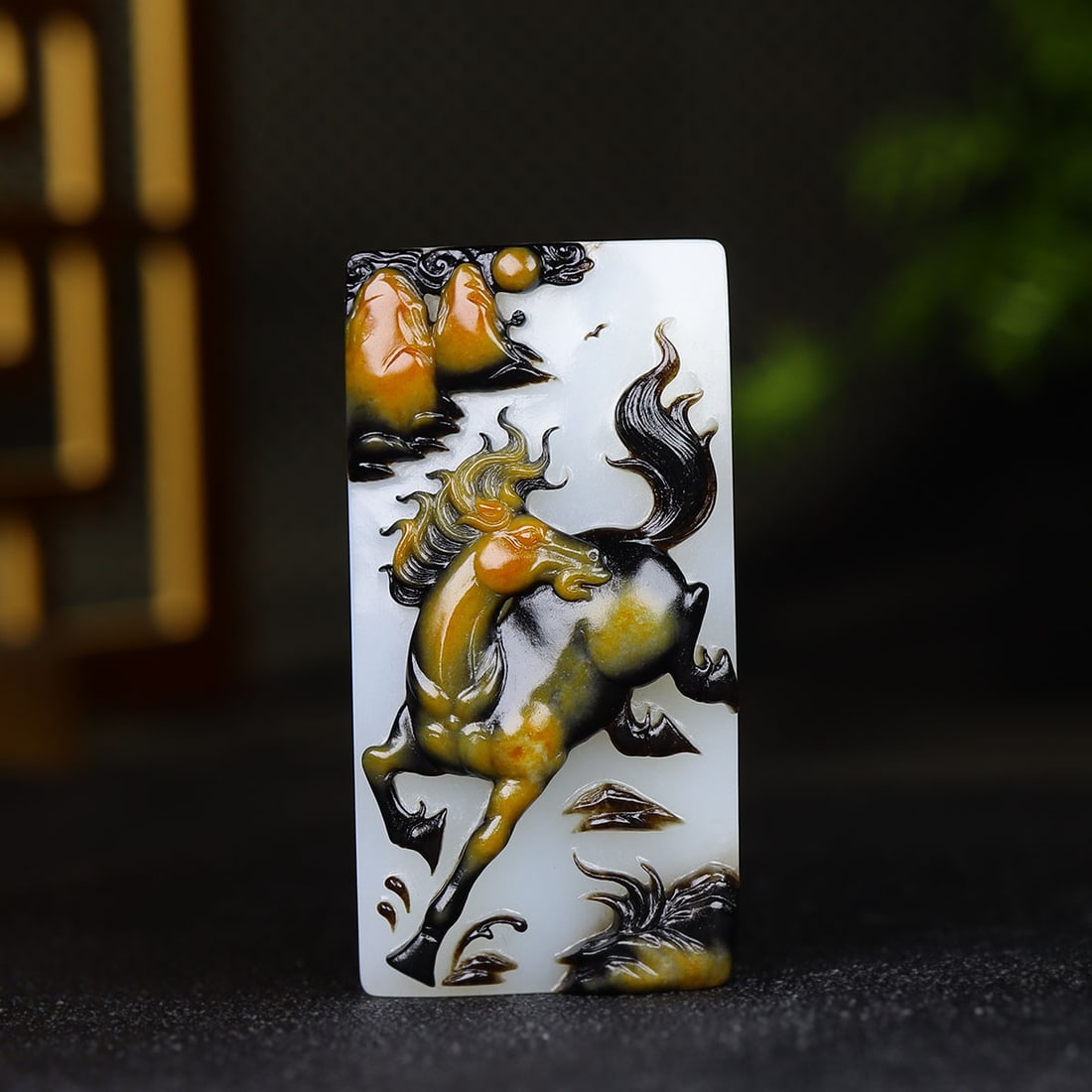 Superb Chinese Hetian Jade Low Relief Fortune Horse Pendant: Title: Superb Chinese Hetian Jade Low Relief Fortune Horse Pendant Origin: Chinese Date/Period: After2020 Materials: Hetian Jade Dimensions: 67 x 34 x 17 (mm)2.64 x 1.34 x 0.67 (inches) Weight: 0.18 l