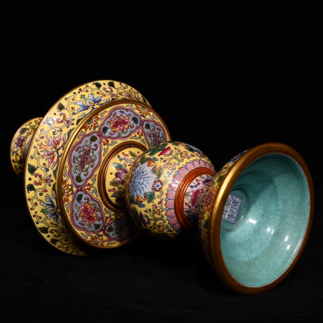 A Pair Chinese Gilt Edge Famille Rose Flowers Design Porcelain Candlestick - 8