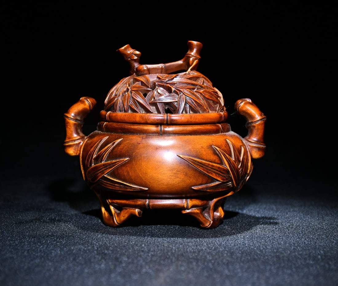 Chinese Boxwood Wood Carved Fortune Bamboo Incense Burner: Title: Chinese Boxwood Wood Carved Fortune Bamboo Incense Burner Origin: Chinese Date/Period: After1900 Materials: Boxwood Wood Dimensions: 110 x 90 (mm) 4.33 x 3.54 (inches) Weight: 0.32 lbs/ 145 g R
