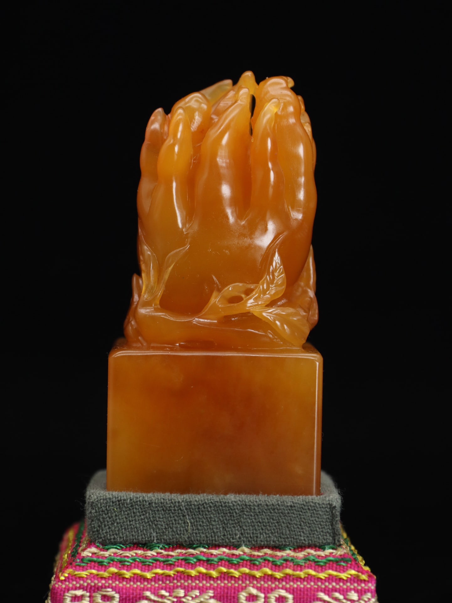 Superb Vintage Chinese Tianhuang Stone Carved Chayote & Peach Seal - 4