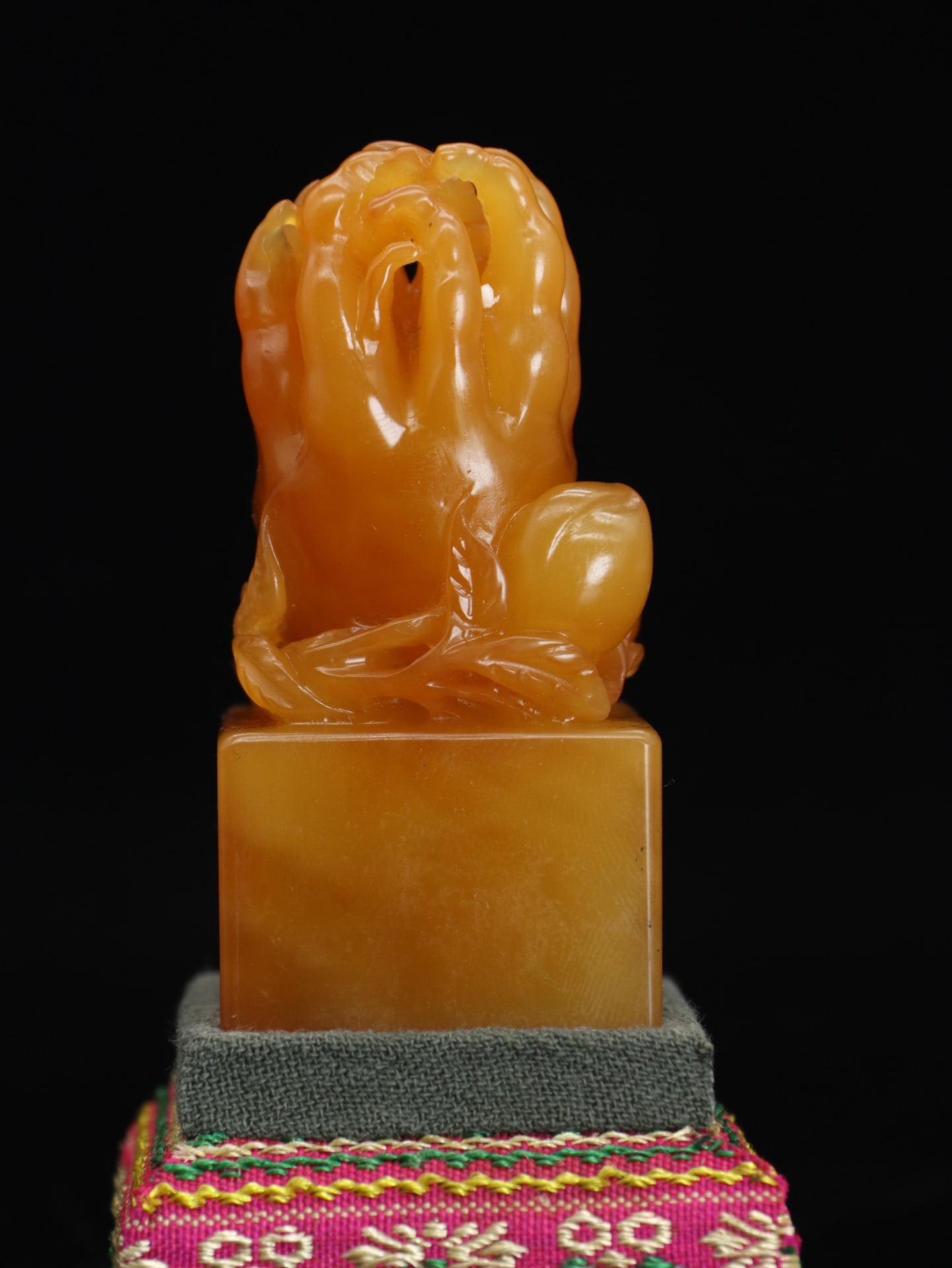 Superb Vintage Chinese Tianhuang Stone Carved Chayote & Peach Seal - 5