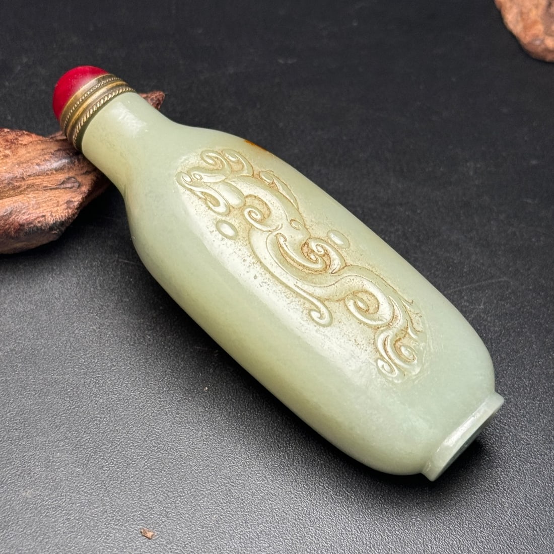 Chinese Hetian Jade Low Relief Chi Dragon Snuff Bottle - 3