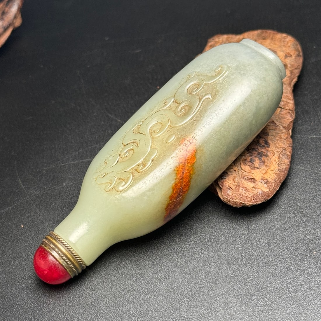 Chinese Hetian Jade Low Relief Chi Dragon Snuff Bottle - 4