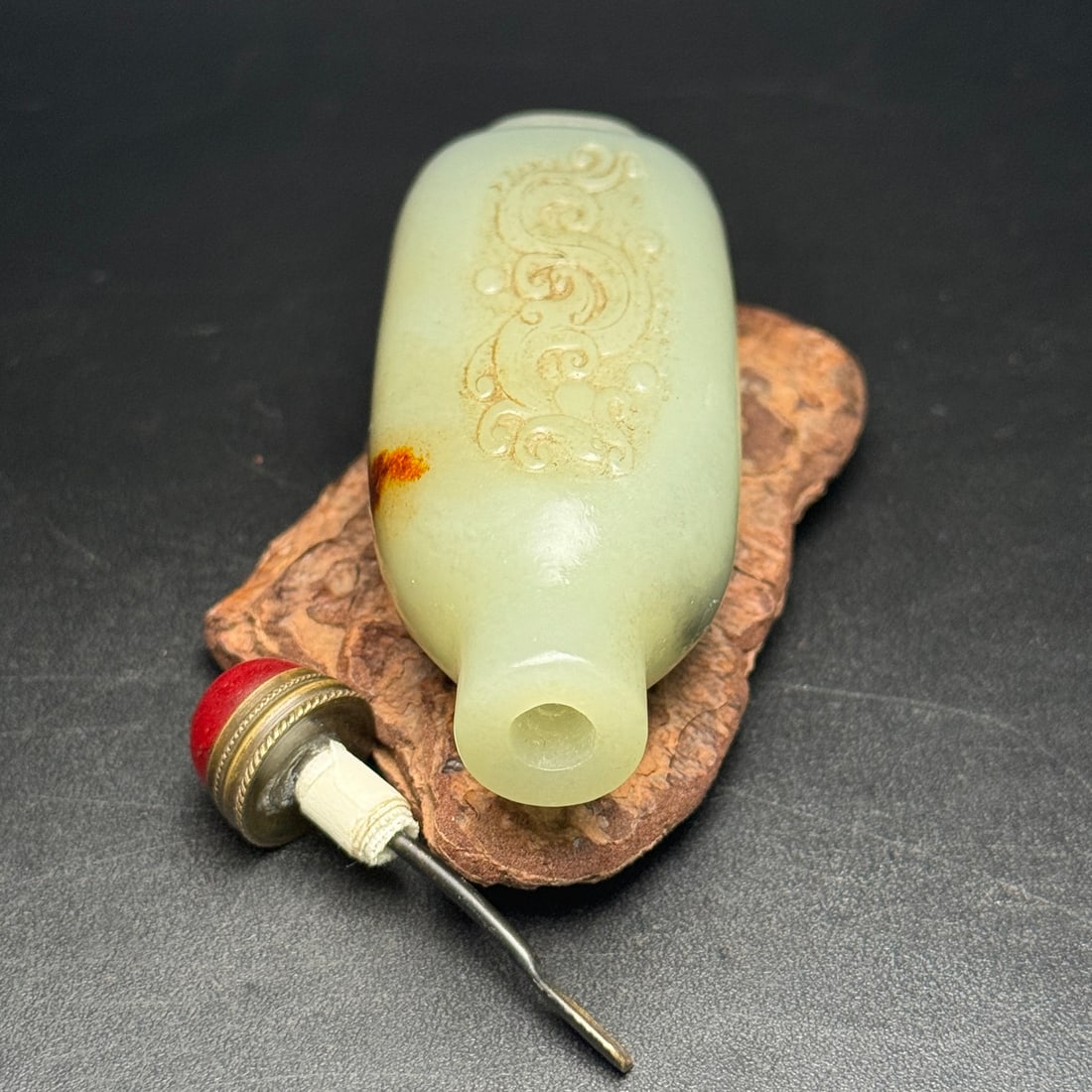 Chinese Hetian Jade Low Relief Chi Dragon Snuff Bottle - 5