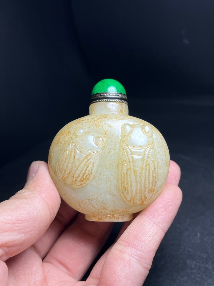 Vintage Chinese Hetian Jade Snuff Bottle (1 of 9)