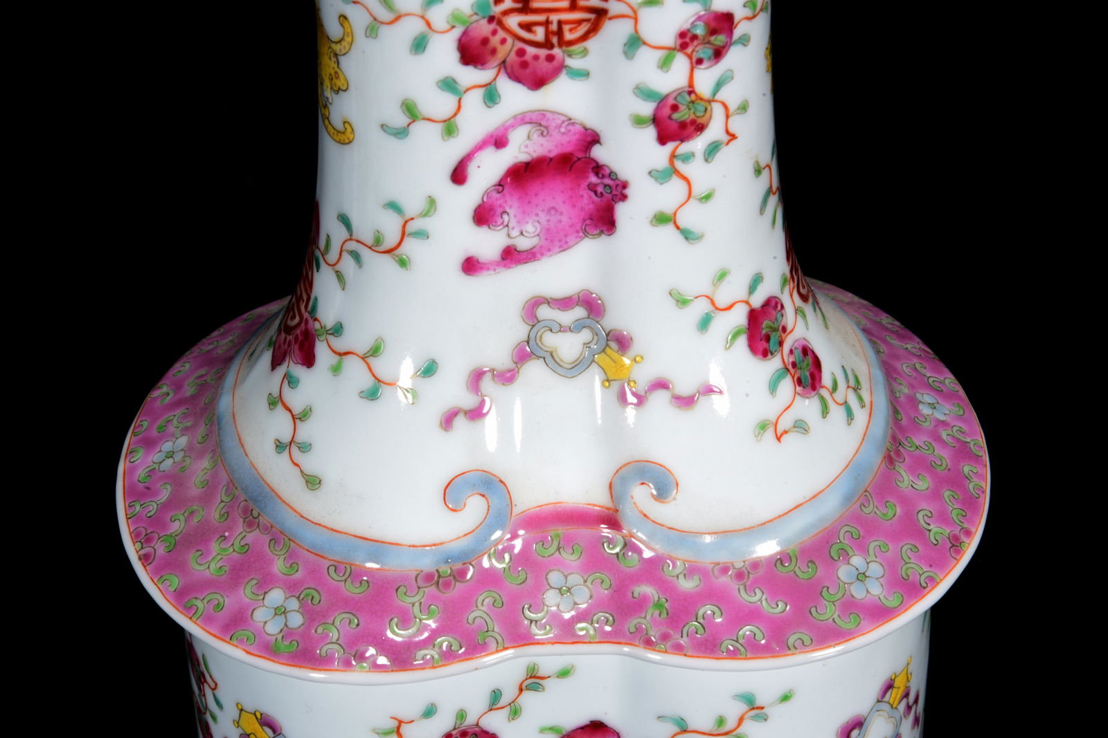 Chinese Qing Dynasty Famille Rose Fortune Bat Design Conjoined Porcelain Vase - 5